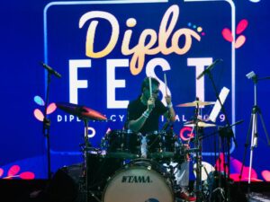 IP Band Ramaikan Diplofest ke-4 Padang, Generasi Milenial Sumbar Termotivasi