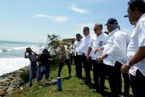 Menteri PUPR Tinjau Jalan Bengkulu Utara Diterjang Abrasi