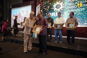 Kementerian PUPR Menerima Penghargaan Terpopuler di Media Pada Public Relations Indonesia Awards 2019