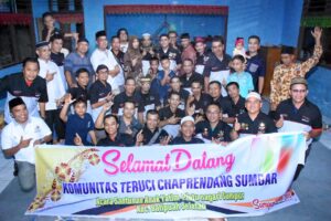 Teruci Chaprendang Berbagi dengan Anak Yatim di Sumpur