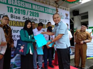 UPZ Baznas Semen Padang Salurkan Dana Masuk Sekolah 1,06 M