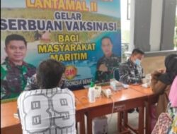 Serbuan Vaksinasi Maritim Terus Dilakukan Nakes TNI AL Lantamal II