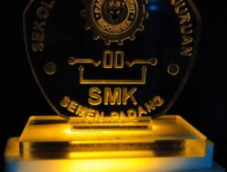 Inovasi SMK Semen Padang; Produksi Souvenir Berbahan Akrilik Dilengkapi LED