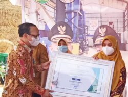 SPH Terima Penghargaan Properda Biru dari Dinas Lingkungan Hidup Sumbar