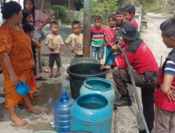 Masyarakat Krisis Air,  Semen Padang Turun Tangan Salurkan Air Bersih untuk Ratusan KK