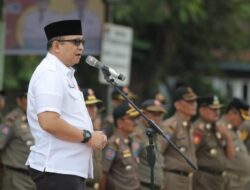 Sekda Kota Padang Andre Algamar Pimpin Apel di Lingkup Satpol PP Padang