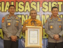 Semen Padang Raih Sertifikat Gold Reward SMP Obvitnas dari Kapolri