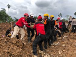 TRC Semen Padang Evakuasi 2 Korban Gempa Cianjur di Desa Cijedil