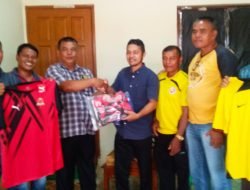 Peduli dengan Olahraga, Erianto Bantu Tim Sepakbola Alumni SMP 18 FC