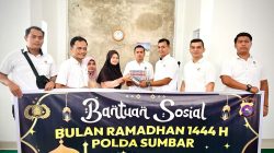 Subdit Politik Intelkam Serahkan Bansos Ramadhan Kapolda Sumbar