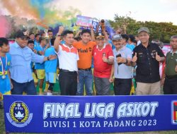 Berlangsung Sukses, Liga Askot PSSI Padang 2023 Resmi Ditutup Wawako Ekos Albar 