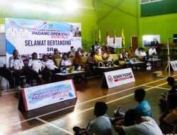 Turnamen Badminton Padang Open II Resmi Ditabuh, Kurang lebih 300 Peserta ‘Bakuhampeh’