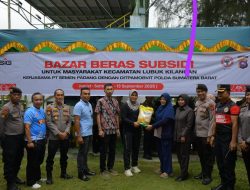 Dukung Program SPHP, PT Semen Padang dan Polda Sumbar Salurkan 2,5 Ton Beras Subsidi untuk Warga Lubuk Kilangan