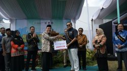 PT Semen Padang Salurkan Bantuan Bedah Rumah untuk Keluarga Berisiko Stunting di Padang