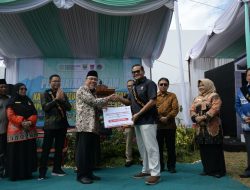 PT Semen Padang Salurkan Bantuan Bedah Rumah untuk Keluarga Berisiko Stunting di Padang