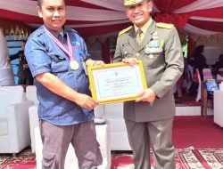 Terima Penghargaan HUT TNI Ke-80, Jhoni Marbeta Reporter RRI Bukittinggi Dapat Apresiasi Kodam XX Tuanku Imam Bonjol