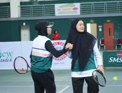 Usai Juara Ganda Putri Kejuaraan Tenis Komunitas Piala Kapolda Sumbar, Kirana/Meizy Berlatih Kembali di Iwan Tennis School