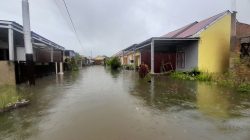 Sudah Hari Kelima Banjir, Warga Perumahan Alana 4 Mulai Mengungsi: Bantuan Pemerintah Dinilai Belum Merata