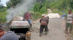 Gotong Royong di Puncak Labuang: Peladang dan PT Semen Padang Ubah Jalan Tanah Jadi Beton