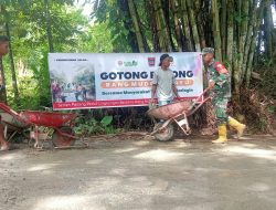 Warga Rimbo Gaek Cor Jalan Rusak Secara Swadaya, PT Semen Padang Turut Membantu