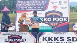 Kepsek SD 24 Ujung Gurun Yumlisma Bangga Anaknya Alif Rahman sebagai Pemain Terbaik Sepakbola Mini Cup III