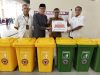 Tanamkan Budaya Peduli Lingkungan, PT Semen Padang Serahkan 16 Tong Sampah Terpilah ke Sekolah dan Masjid Raya Sumbar