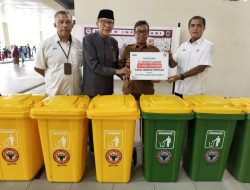 Tanamkan Budaya Peduli Lingkungan, PT Semen Padang Serahkan 16 Tong Sampah Terpilah ke Sekolah dan Masjid Raya Sumbar