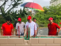 Sekjen Kemensos Robben Rico Kagumi Rumah SEPABLOCK PT Semen Padang