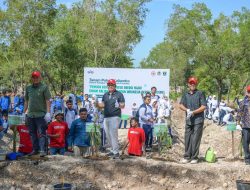 Semarak Sumpah Pemuda, PT Semen Padang dan Ratusan Pelajar Tanam 2.000 Pohon Kaliandra
