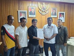 Ketua KONI Sumbar Serahkan SK Pengurus KONI Pesisir Selatan Periode 2025–2029