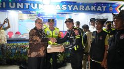 Apresiasi Pengamanan Nataru, Ketua DPRD Sumbar Serahkan Bantuan ke Petugas