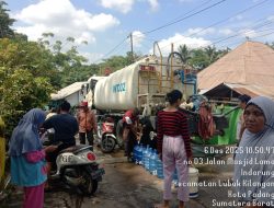Semen Padang Peduli Salurkan 232 Ribu Liter Air Bersih ke Daerah Terdampak Banjir di Padang