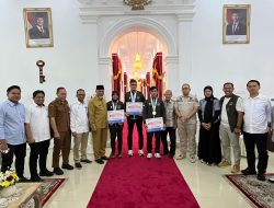 Mahyeldi Jamu  Tiga Pahlawan Olahraga Sumbar, Bank Nagari Kucurkan Bonus