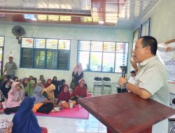 Saat Syafrizal Ahiar Berikan Kuis Berhadiah Warga Terdampak Bencana Koto Panjang