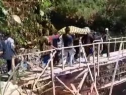 Pemprov Sumbar Kurang Peduli Pasca Bencana, Warga Ngalau Gadang Tandu Jenazah