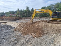 Normalisasi Sungai di Gunung Nago, PT Semen Padang Kerahkan Ekskavator