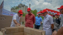 COO Danantara Lepas Pengiriman Sepablock untuk 500 Huntap Korban Bencana di Sumbar