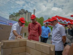 COO Danantara Lepas Pengiriman Sepablock untuk 500 Huntap Korban Bencana di Sumbar