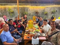 Anggota DPRD Sumbar, Fraksi Golkar, Nela Abdika Damri, bersama Anggota DPRD Kota Payakumbuh, Boy Sandi, Buka Bersama dengan Pers