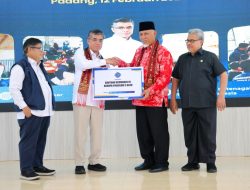 Kemnaker Salurkan Bantuan Rp30,3 Miliar untuk Pem ulihan Ekonomi Sumbar