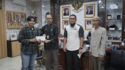 Sekwan DPRD Sumbar Maifrizon Serahkan Santunan untuk 74 Anak Yatim Jelang Idulfitri