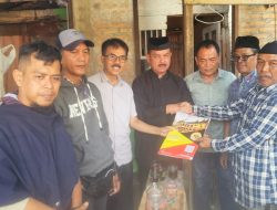 Ketua LKAAM Sumbar Melayat ke Rumah Duka Karim, Desak Transparansi dan Keadilan Hukum