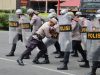 Polres Pasaman Barat Gelar Latihan Pengendalian Massa di Halaman Mapolres