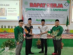 Jadi Narasumber Raker Ponpes Muhammadiyah se-Sumbar, Ekos Albar Bahas Pesantren Wirausaha