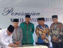 Jusuf Kalla Memimpin Peresmian Masjid di Markas PMI Sumatra Barat