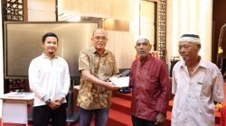 Ketua DPRD Sumbar Supardi Salurkan Bantuan bagi Seniman di Kota Padang Jelang Idul Fitri