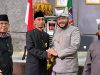 Kepala Unit Komunikasi & Kesekretariatan PT Semen Padang Terima Pin Emas dari Pemko Padang