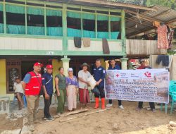PMI Salurkan 3 Ton Beras dan Sembako ke Warga Pesisir Selatan yang Terdampak Banjir dan Longsor
