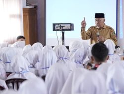 Bakar Semangat Pelajar SMAN 3 Bukittinggi, Gubernur Mahyeldi : Ananda Harus Siap untuk Jadi Pemimpin