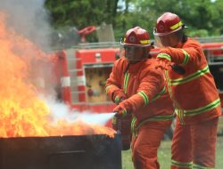 SHE Challenge SIG Tahun 2025, Delapan Tim Bersaing di Fire Ground PT Semen Padang